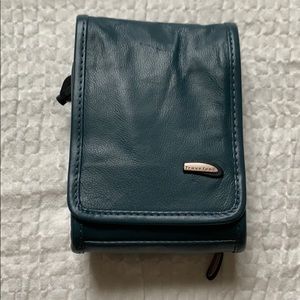 🌿⚪️⚫️Travelon NWOT’s mini bag